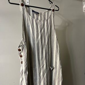 Cute overall style dress size medium cute front pockets and Many buttons